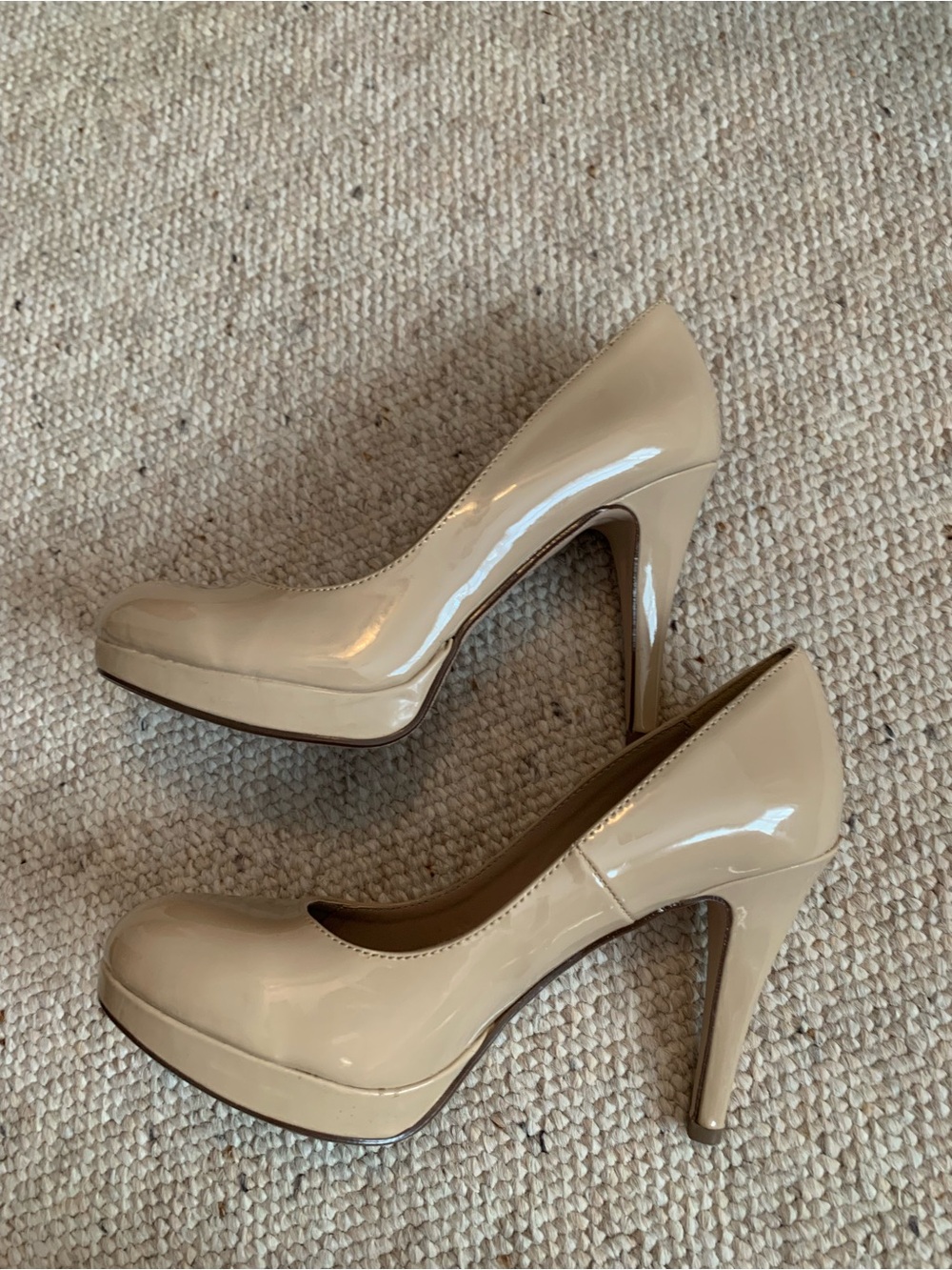 Classic Women's Beige Patent Platform Pumps size 8